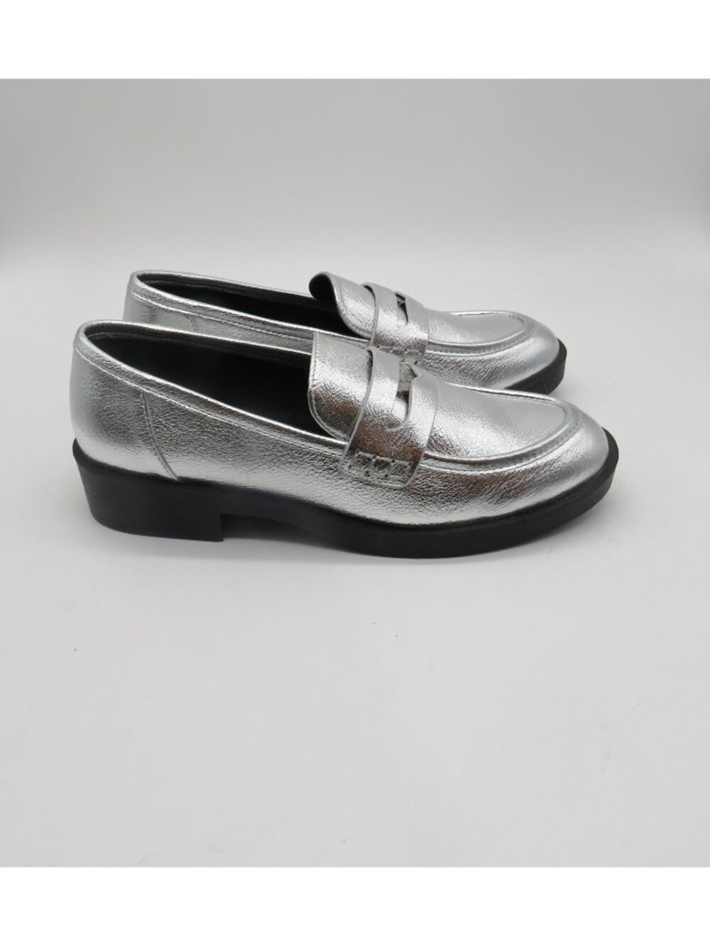 Chinese Laundry Women's Silver Metallic Loafers Size 8 Slip-On Shoes NEW